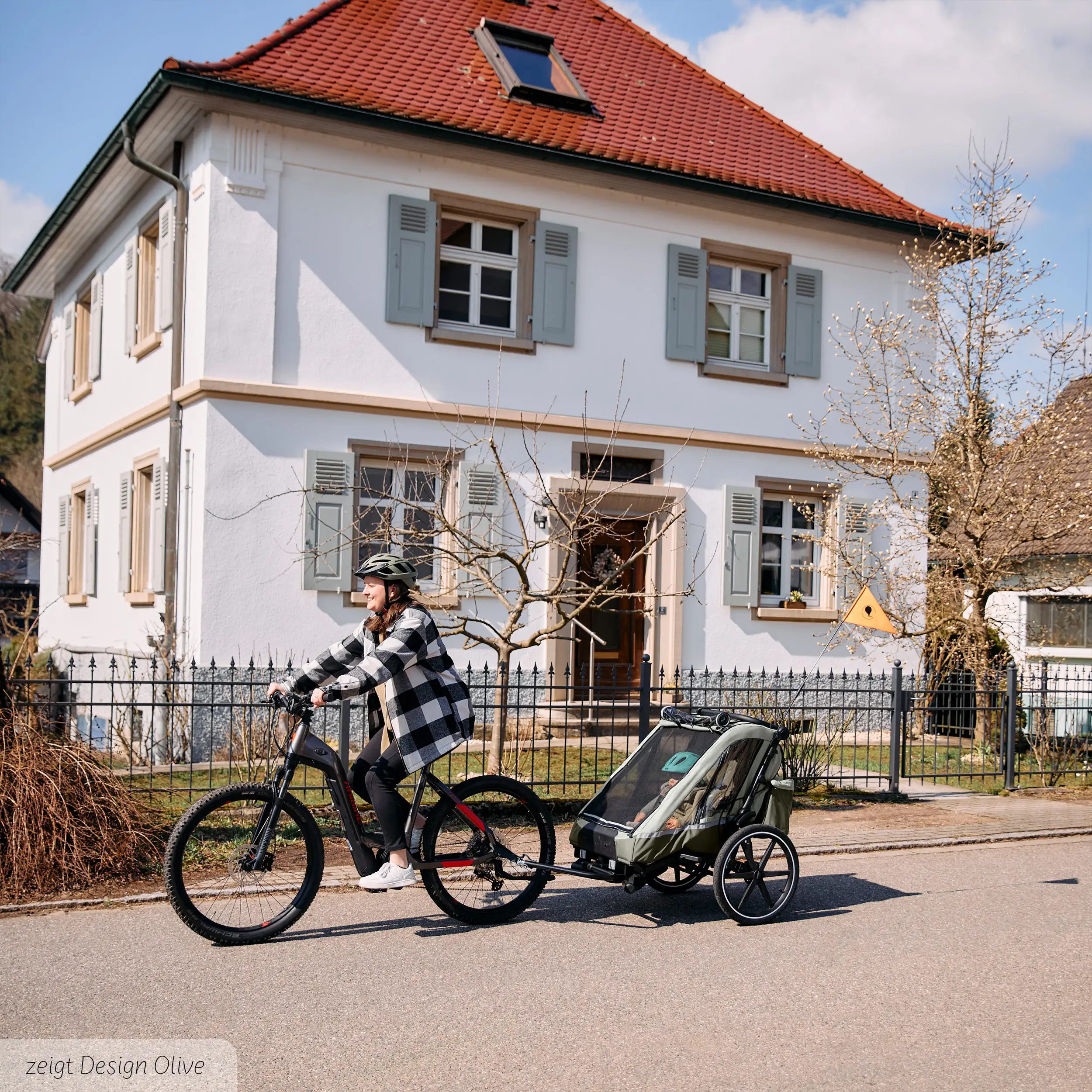 Remorque à vélo Tour 2 avec 2 sièges confortables et roues gonflables - Falcon