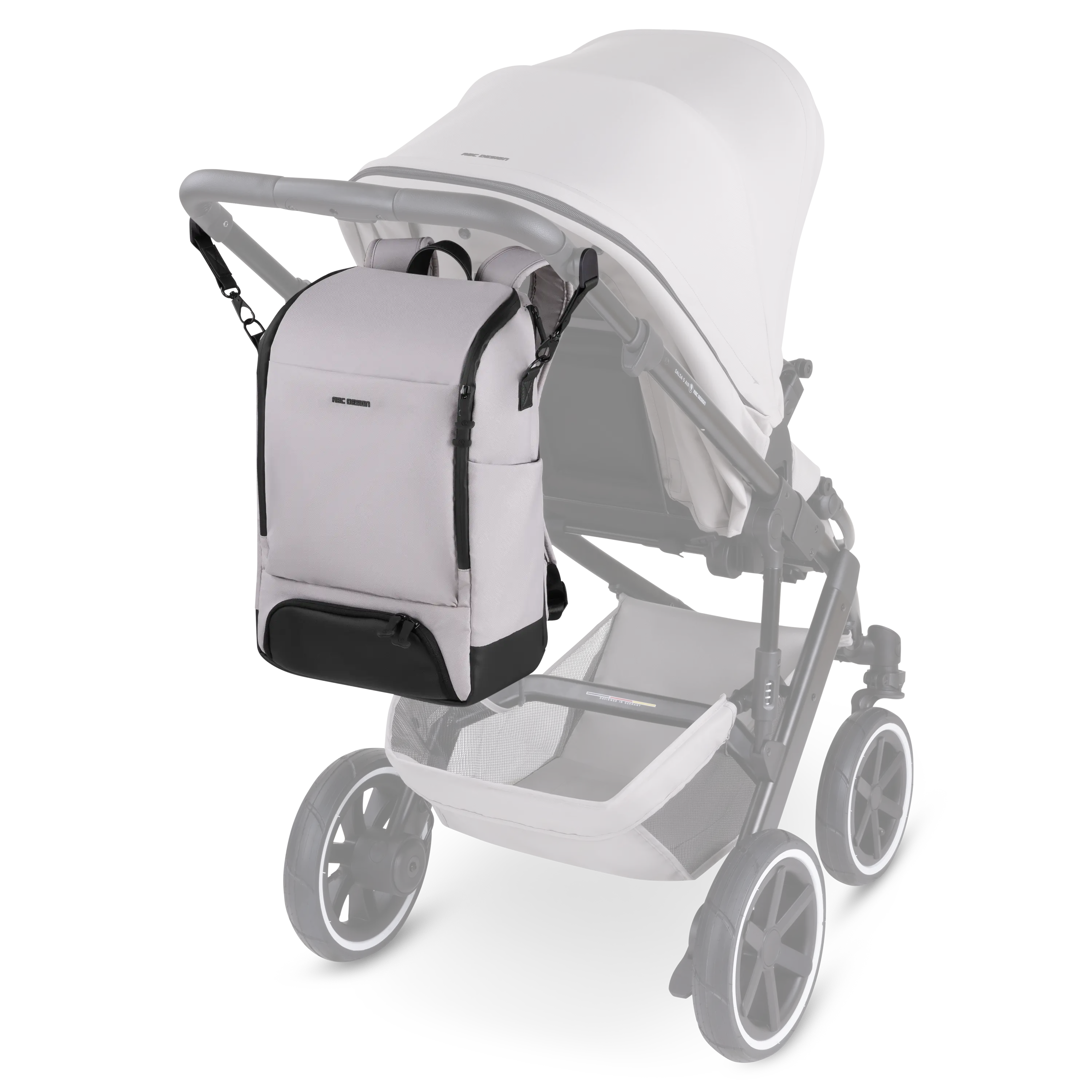 An Kinderwagen hängen